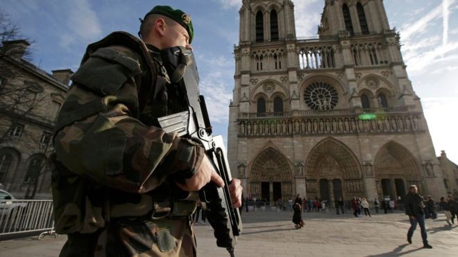 Four arrested in Paris for terror plot - ảnh 1
